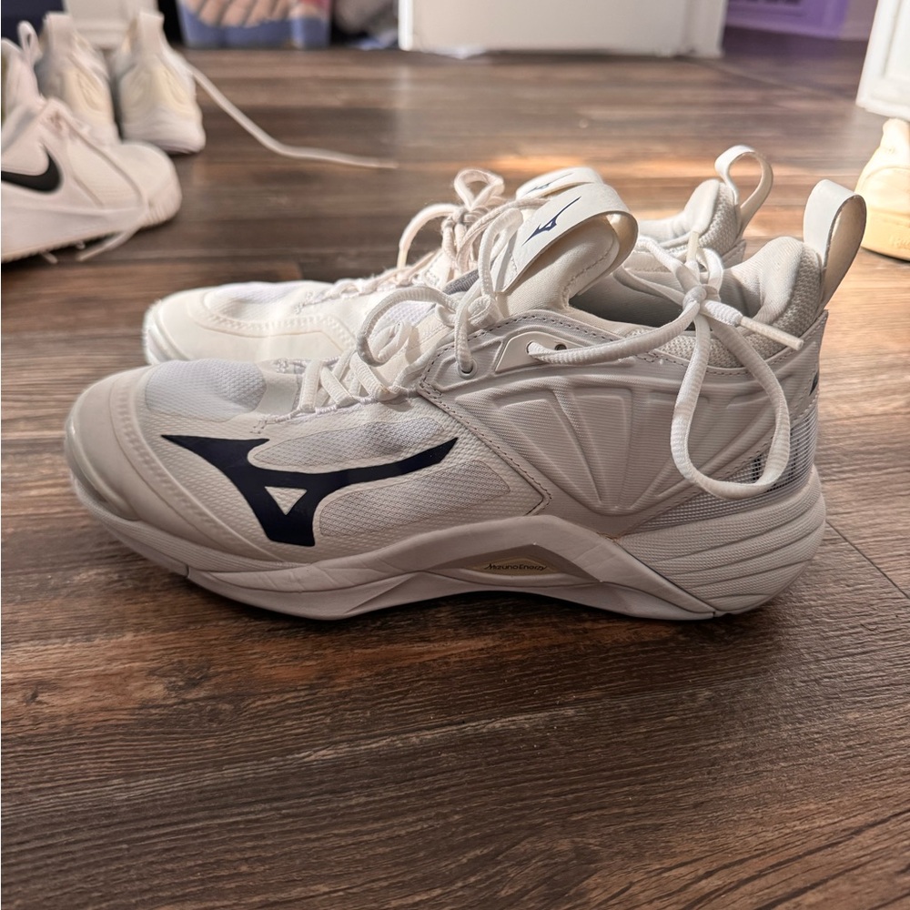 Mizuno Wave Momentum 2 Woman’s Volleyball shoe
